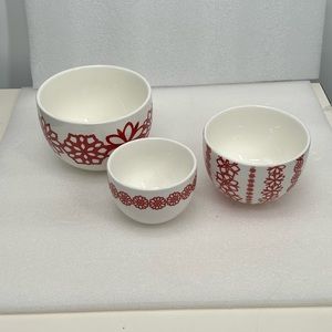 Crate & Barrel White & Red 3 Snowflakes Holiday Christmas Nesting Bowls EUC